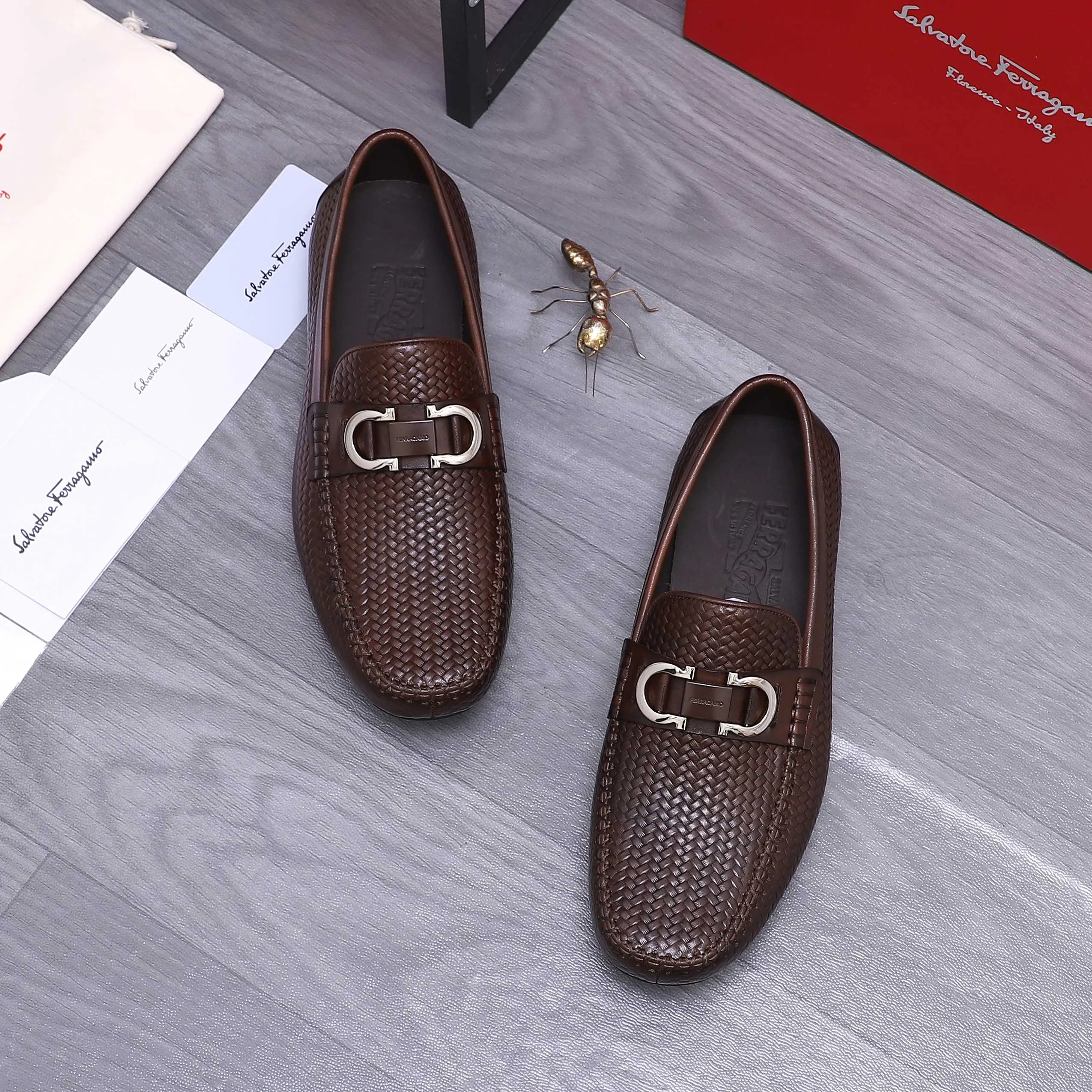 Men's shoes 💰480 Product trademark: Ferragamo "Ferragamo" casual slip-on shoes Regular size: 38-45 (45 is custom-made and non-returnable) Product materials: Selected first-layer embossed cowhide upper, cowhide lining, rubber outsole